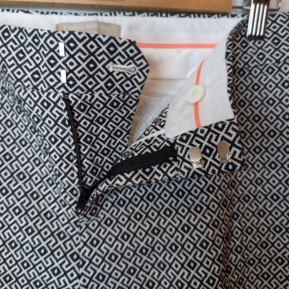 Banana Republic Hampton Ankle Pants Black White Geo Jacquard Design Size 10 - Picture 7 of 12